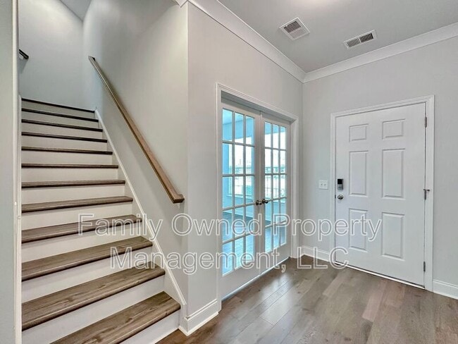 Building Photo - 302 Witch Hazel St