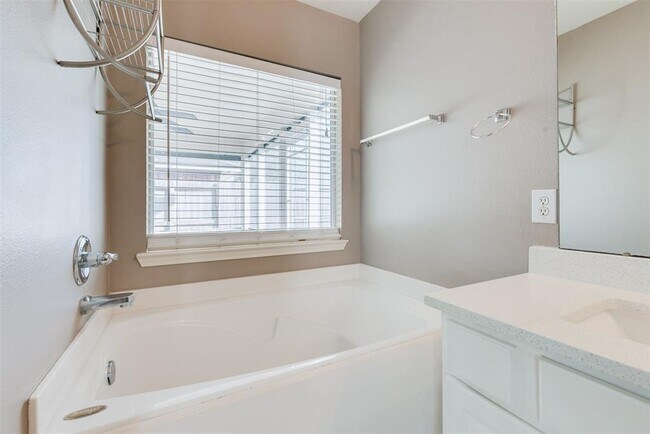 Building Photo - 12110 English Brook Cir