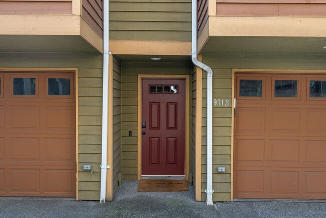 Building Photo - 931 N 35th St