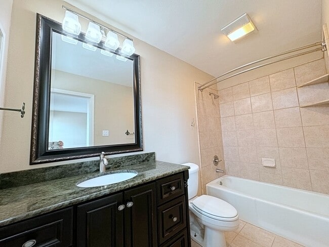 Building Photo - Custom Remodeled Townhome off Jefferson Hwy