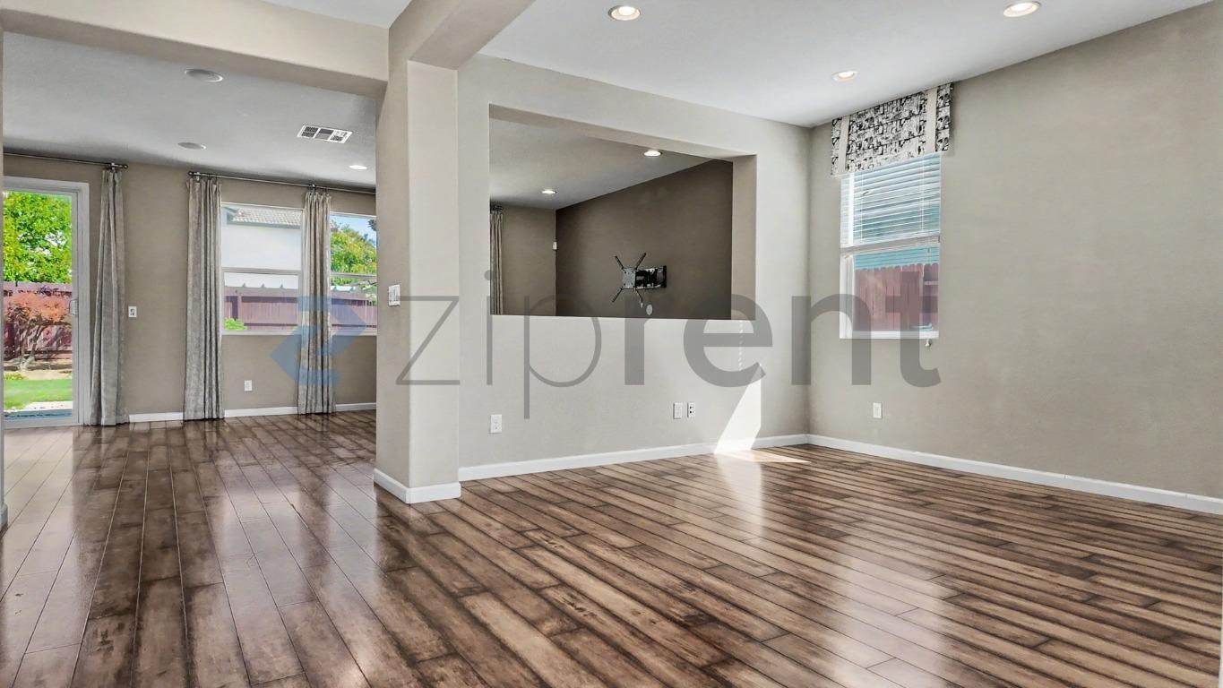 Building Photo - Unit