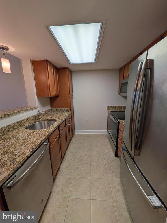 Building Photo - 11800 Sunset Hills Rd