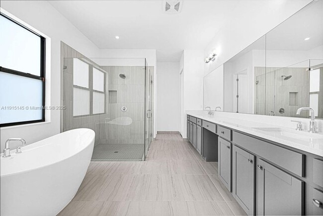 Building Photo - 12413 Solana Bay Cir