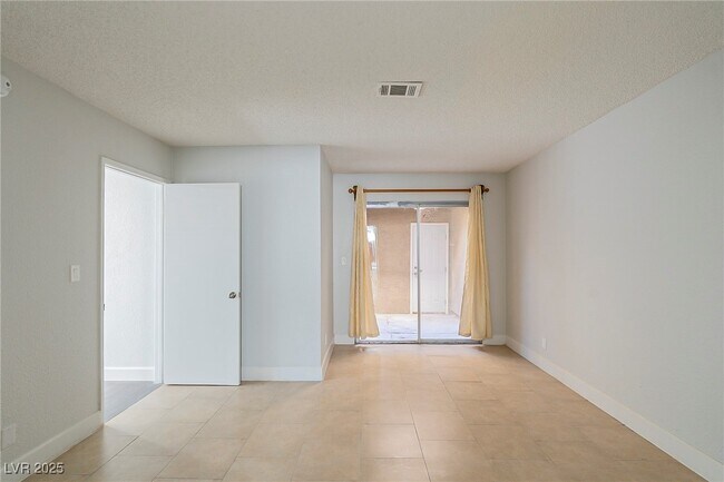Building Photo - 832 Mantis Way