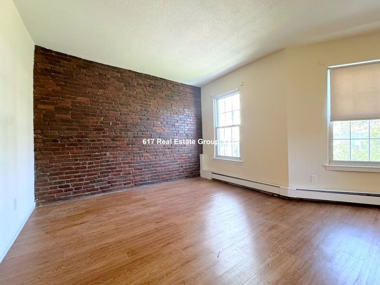 Primary Photo - 66 S Huntington Ave
