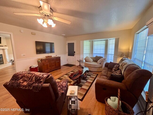 Building Photo - 15813 Butch Baine Dr