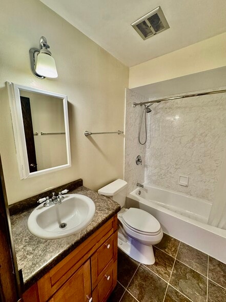 Building Photo - W169N11404 Biscayne Dr