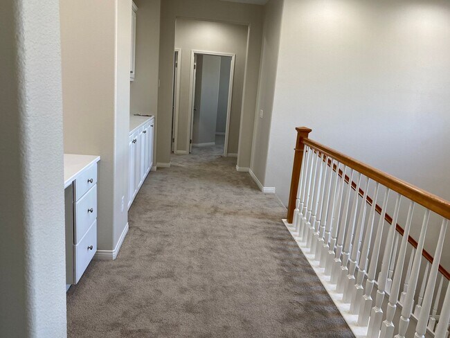 Building Photo - Beautiful 5 Bedroom Home in Murrieta Available!