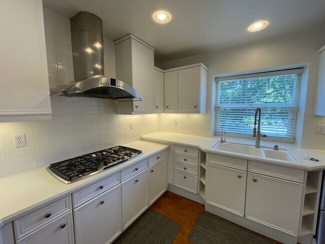 Building Photo - Beautiful home with pool in Cupertino, Available Soon!