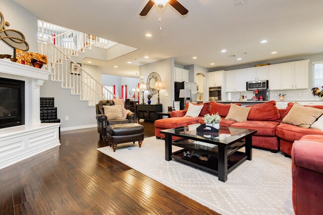 Building Photo - Stunning 4 bedroom 3.5 bath home with 3 ca...