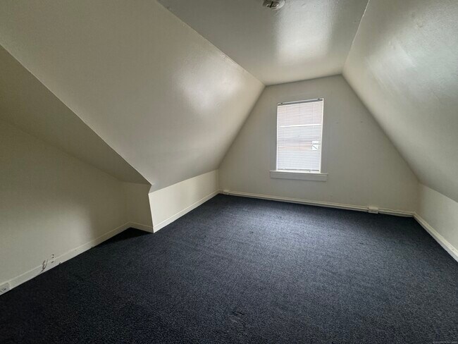 Building Photo - 5 W Main St