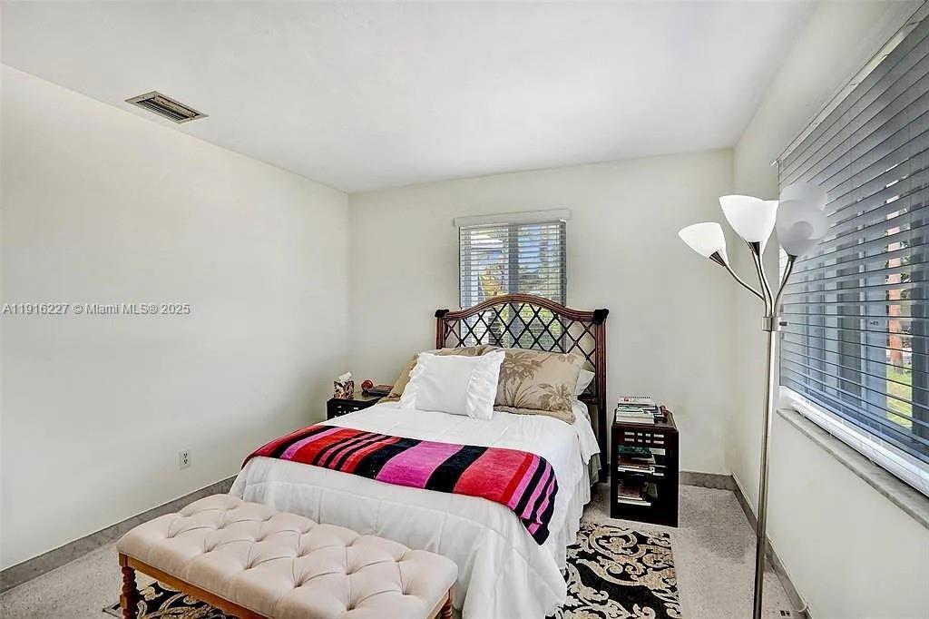 Building Photo - 2761 NE 12th St