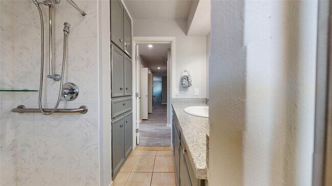 Building Photo - 14715 Woodward Gardens Dr