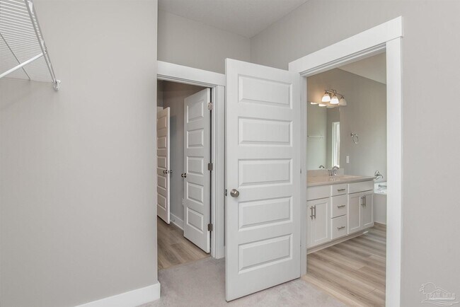 Building Photo - 240 Camellia Dr
