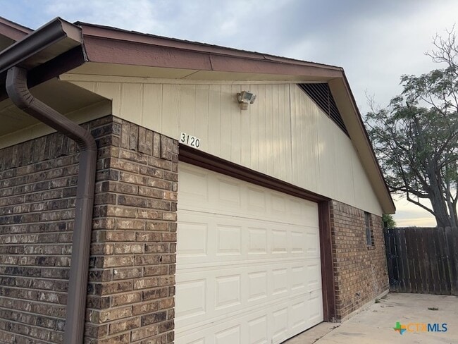 Building Photo - 3120 Panhandle Dr