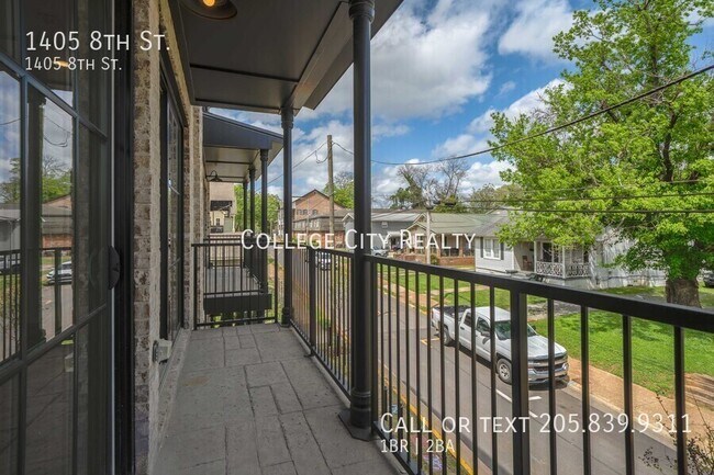 Building Photo - 1405 8th St