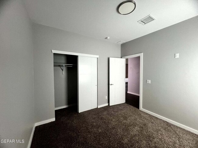 Building Photo - Open floor plan. 4 Bedrooms, 2.5 baths, 2 ...