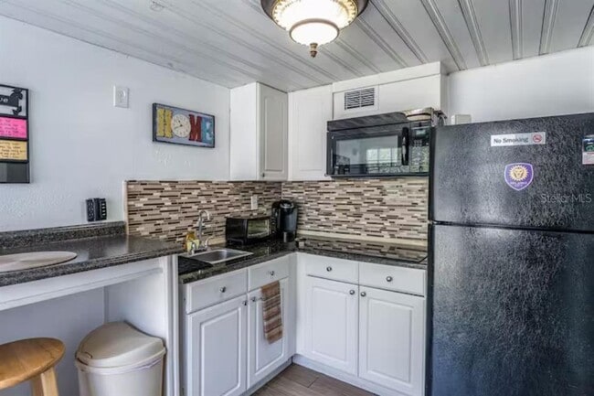 Building Photo - 2014 Newman St