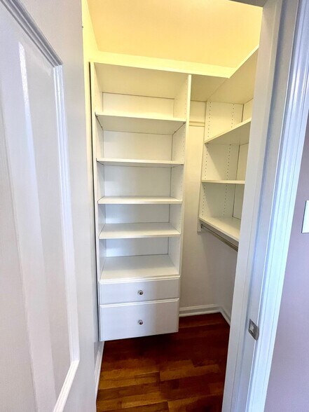 Closet - 1915 Hyland St