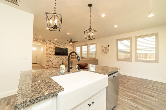 Building Photo - Newly Built 3/2.5 Woodside Home In Riverstone