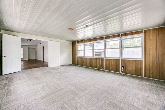 Building Photo - 209 Wake Dr