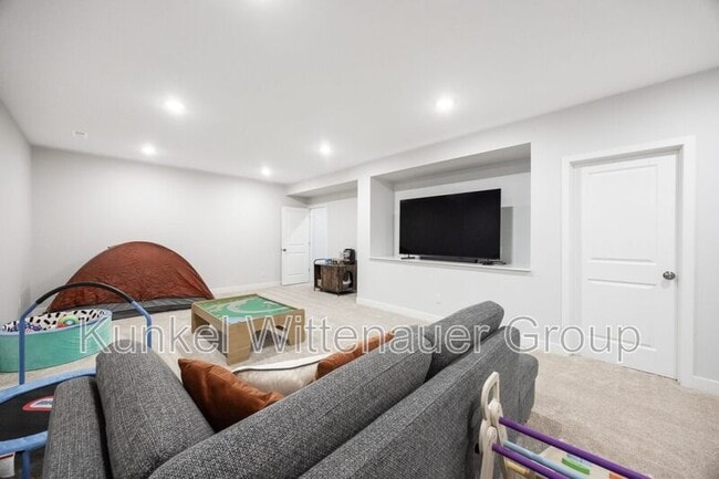 Building Photo - 2624 Beacon Point Ct