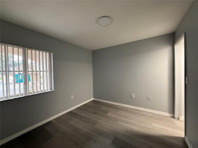 Building Photo - 2901 SE 13th Rd