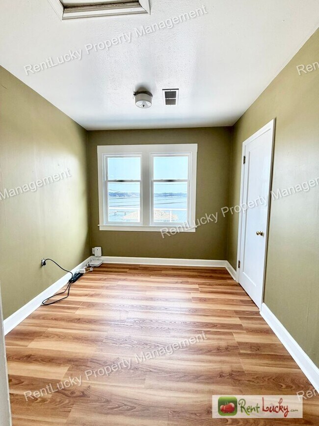 Building Photo - 1612 Markham Ave NE