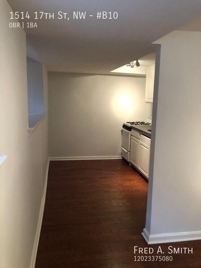 Building Photo - Copley Plaza Studio Available Now