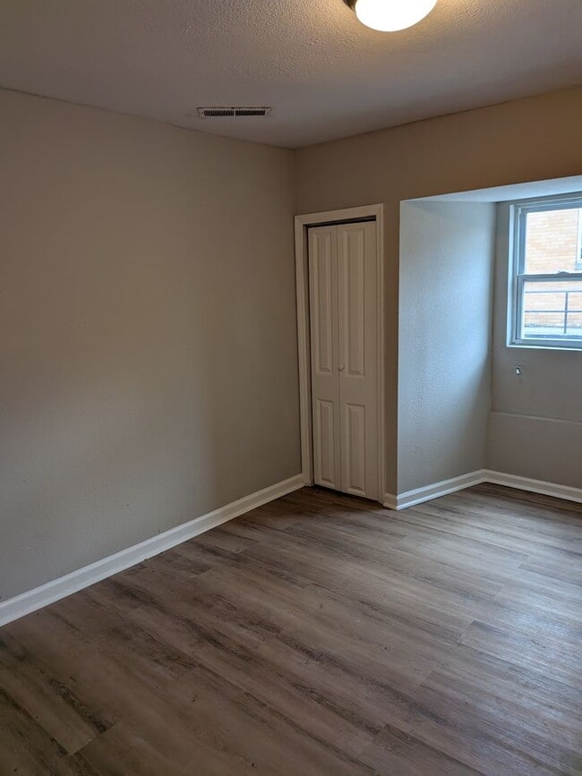 Building Photo - Cool 3 bed 2 bath House in Jeff City