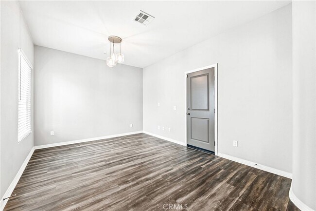 Building Photo - 6331 Pacific Wy