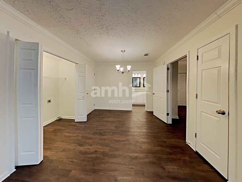 Building Photo - 1325 Georgetown Dr