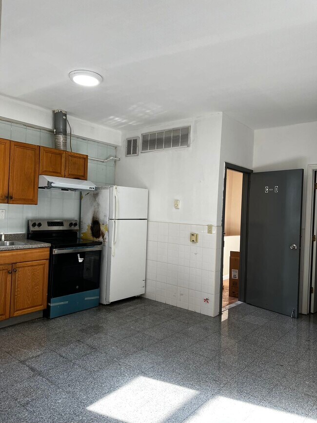 Building Photo - 1418 W Girard Ave