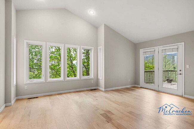 Building Photo - Stunning 3-Bedroom Home with Breathtaking ...