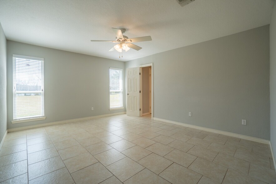 Building Photo - 140 Lakewood Dr