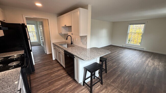 Building Photo - 12 Union St