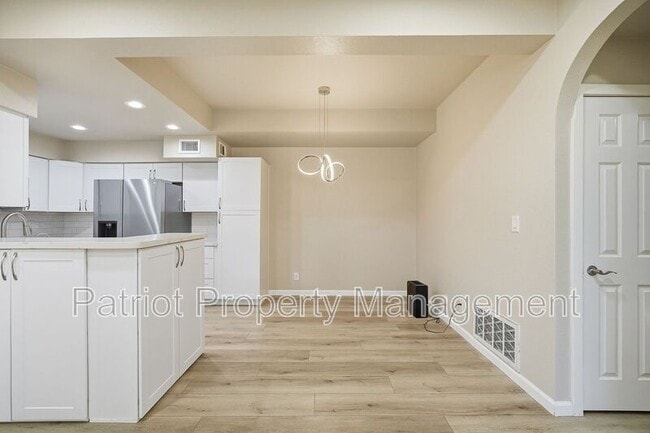 Building Photo - 9708-9708 E Vía Linda