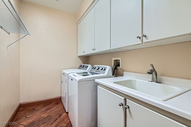 Building Photo - 136 N Ring Dove Dr