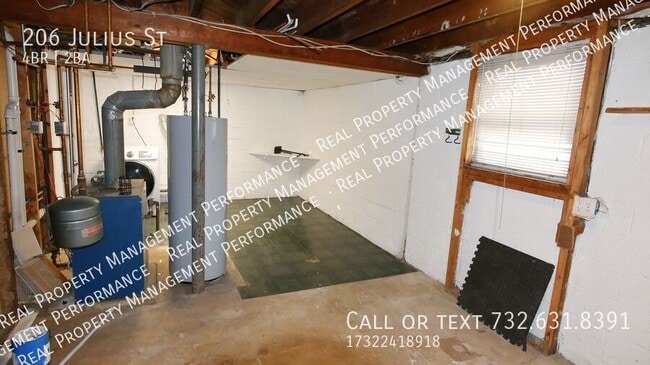 Building Photo - 206 Julius St