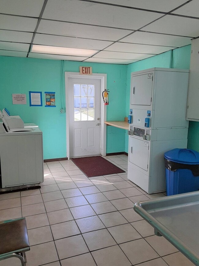 Building Photo - 1800 E Graves Ave