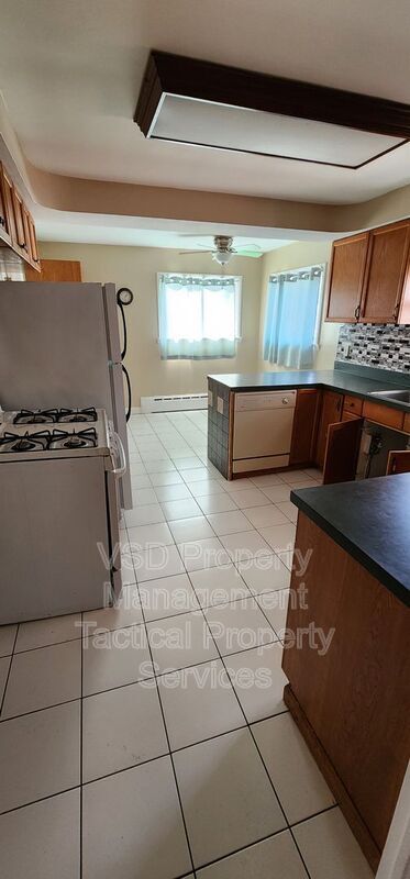 Building Photo - 21329 Lakeshore Blvd