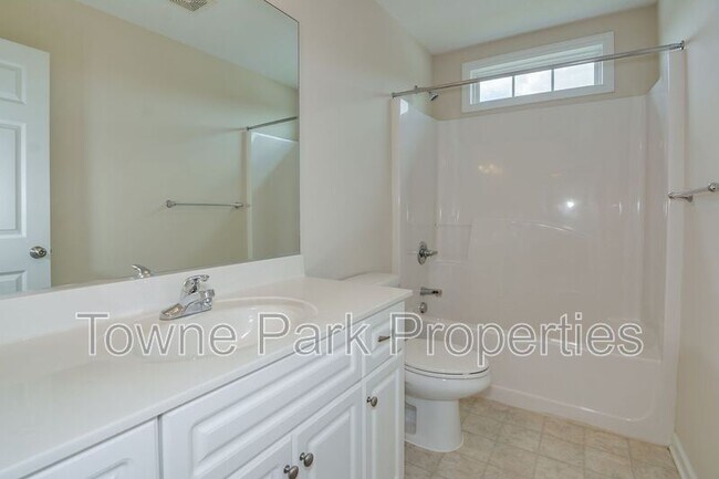 Building Photo - 1111 Hunters Cove