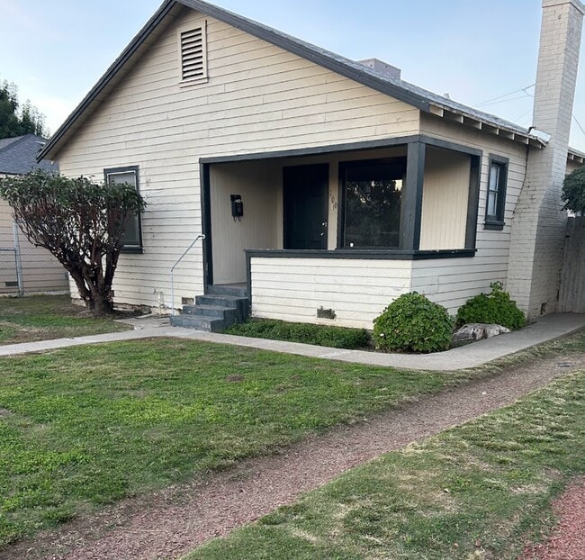 Primary Photo - 100 W Howard Ave