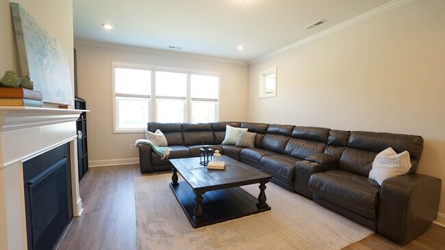 Building Photo - 329 Sparrow Rdg Dr