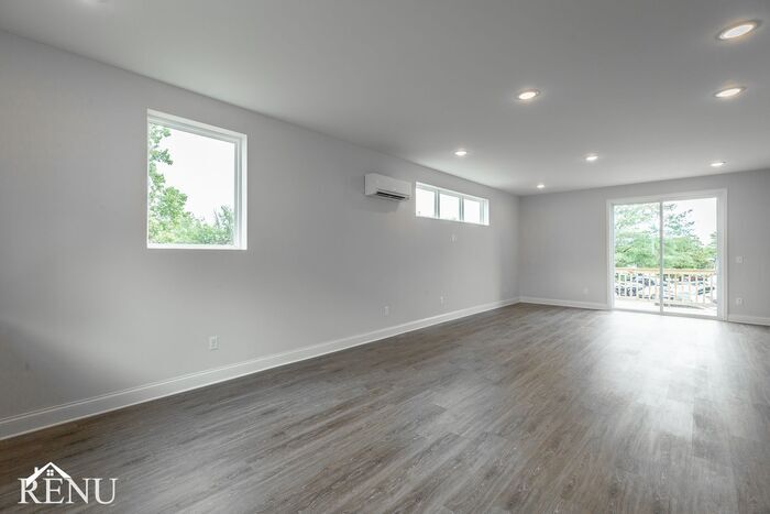 Building Photo - 5691 Sofias Cir