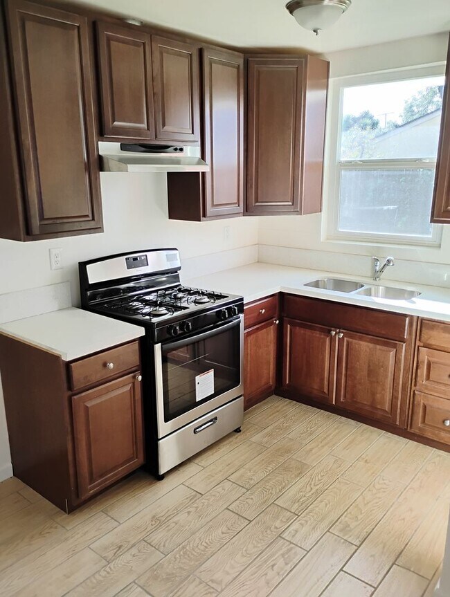 Building Photo - 18924-18934 Gault Street