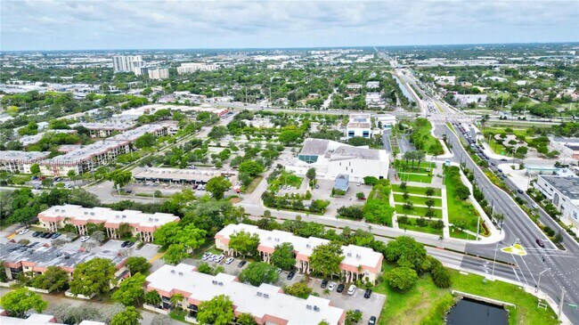 Building Photo - 136 S Cypress Rd