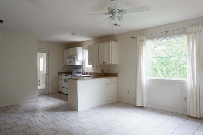 Building Photo - 2203 Griswold Ln