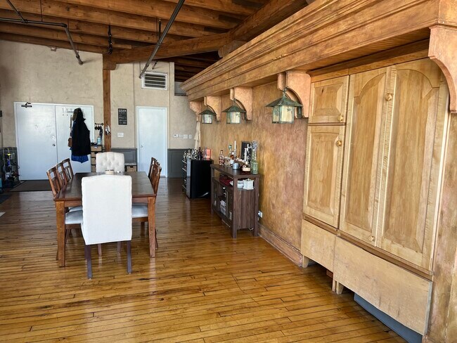 Building Photo - 1147 W Ohio St