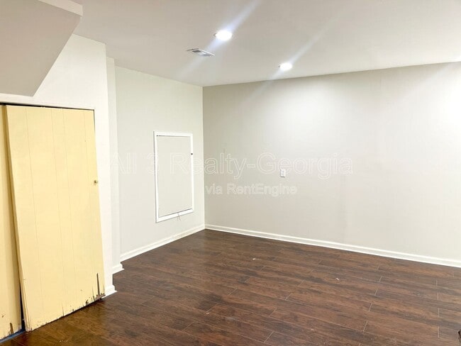 Building Photo - 5435 Winstead Ct SW